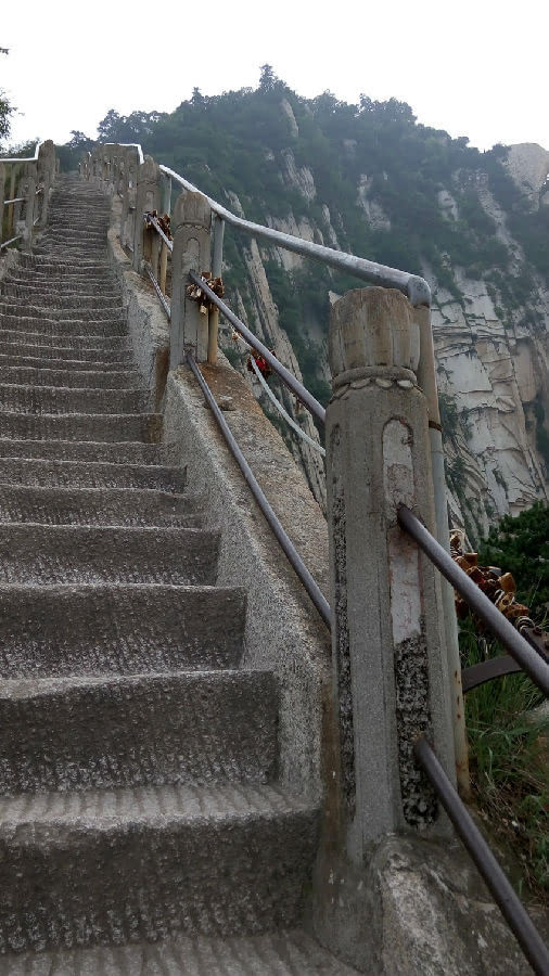 华山行三苍龙盘踞飞鱼岭