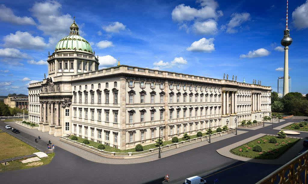 东德共和国宫,在原址上重建普鲁士王宫,恢复柏林市中心的皇家历史风貌