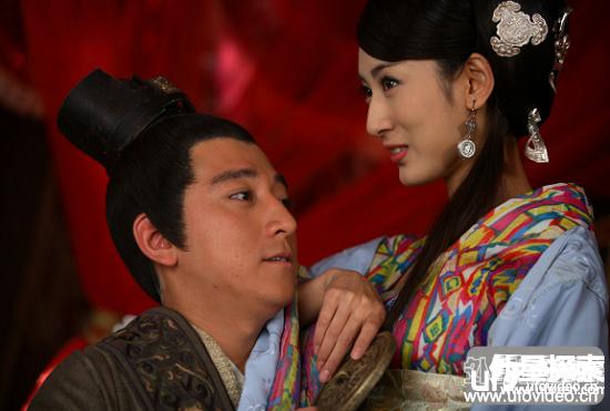 淫荡至极公主与和尚通奸令驸马看门