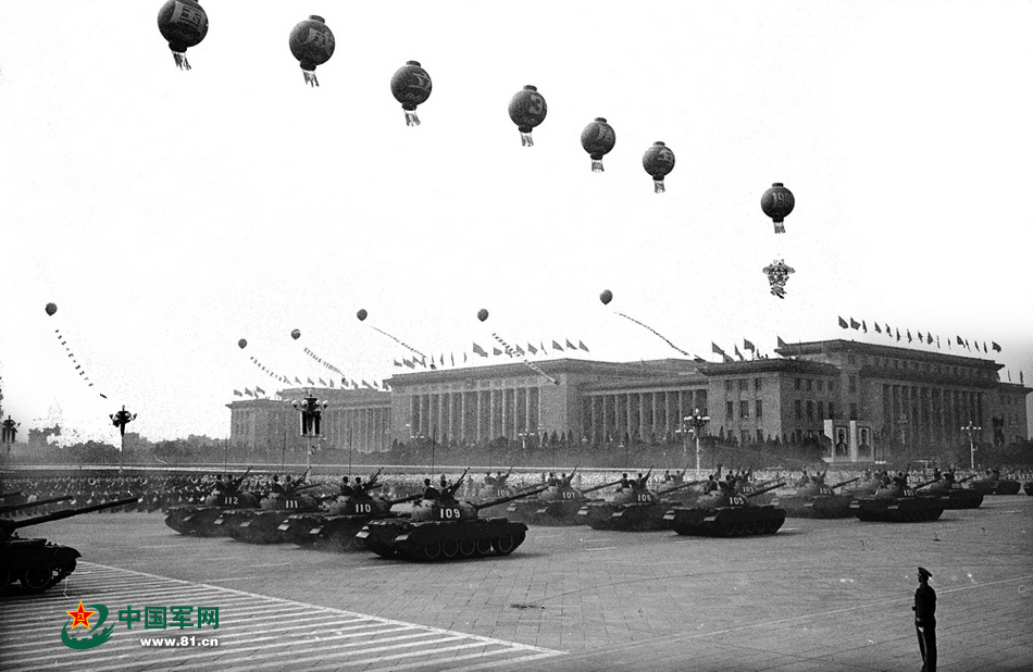 1979年国庆大阅兵高清图片