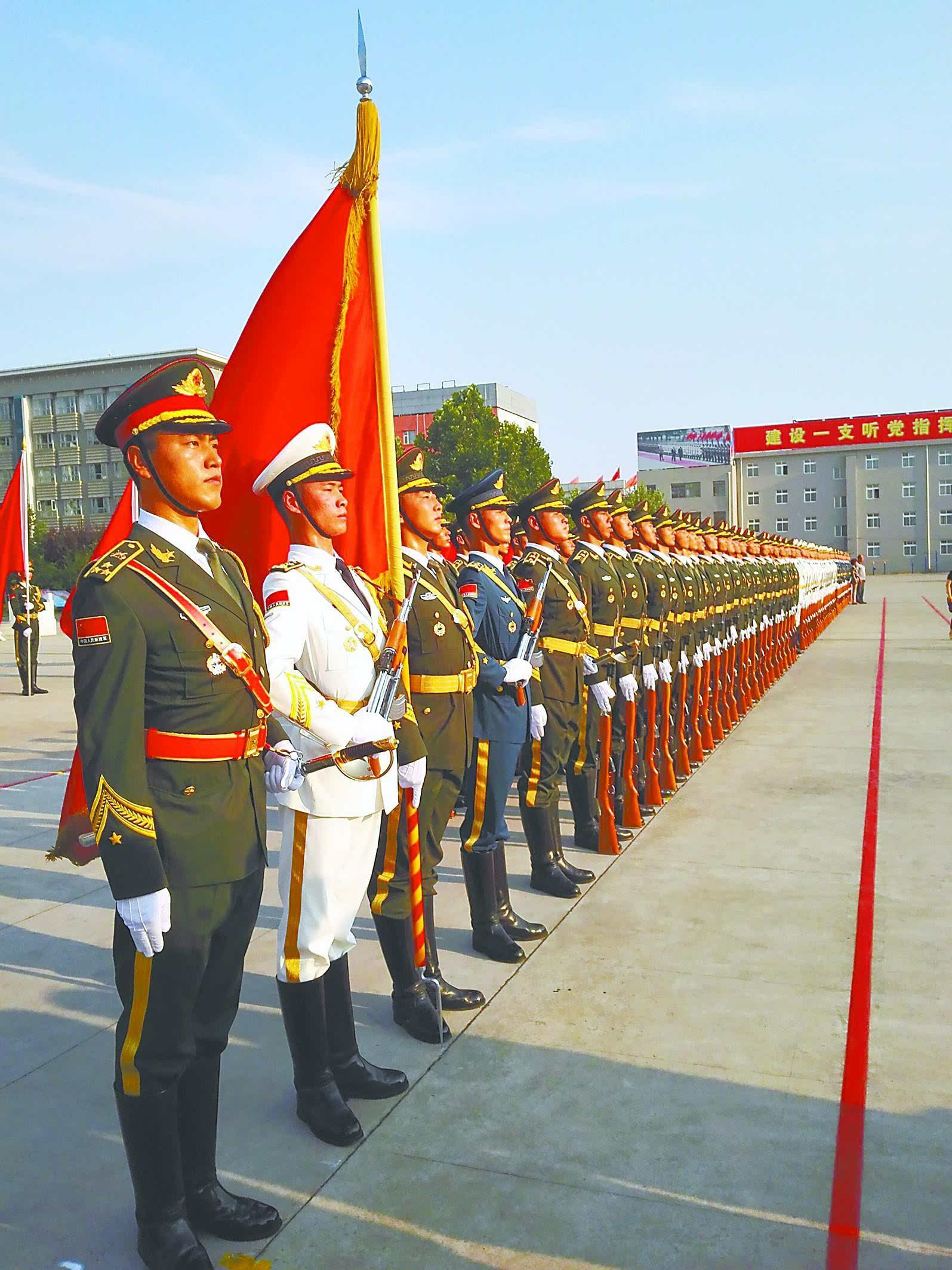 探访解放军三军仪仗队:女队员平均身高174米
