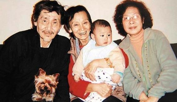 董今狐,刘立立,王玫(资料图)腾讯娱乐讯据台外媒体报道,琼瑶御用导演