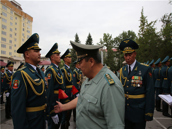 吉尔吉斯斯坦军服图片