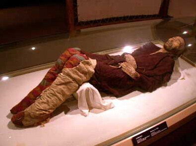 300年前女干尸神秘复活棺木里满是抓痕