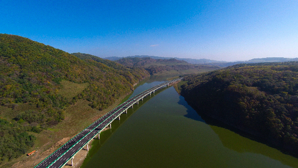 吉林最美高速路通车 长春至长白山仅3.5小时