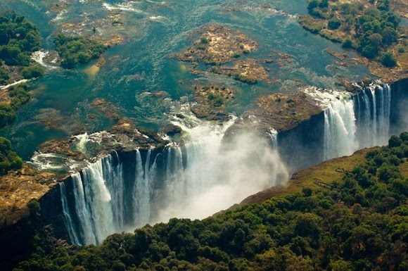 魔鬼游泳池——位于赞比亚和津巴布韦交界处的维多利亚瀑布的犊部