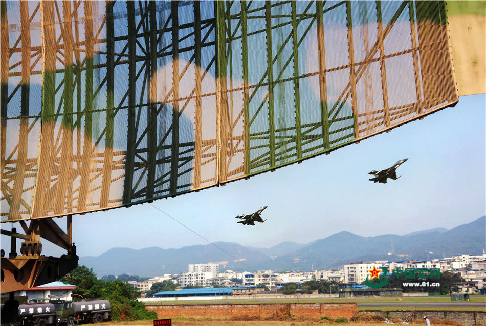 锤炼"千里眼 空军驻渝某雷达站实战训练(组图)