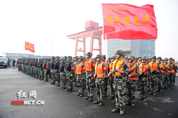 湖南省军区"湘江—2015"演习进入实兵演练阶段