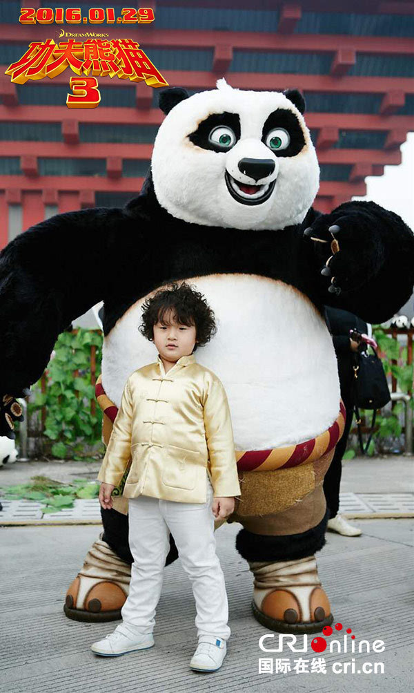 并在中国馆前与《功夫熊猫3》中文配音演员,中国人气组合筷子兄弟以及
