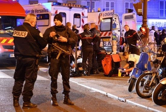 法国巴黎,法国巴黎市中心13日发生多起枪击爆炸事件,其中一起发生在