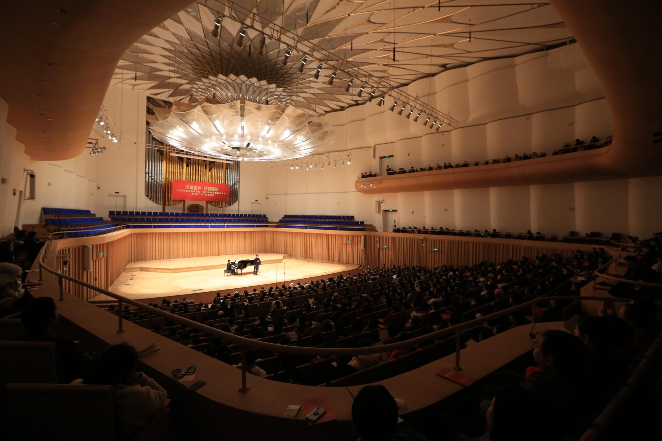 近观中国东盟艺术学院金钟之星音乐会绽放成都城市音乐厅