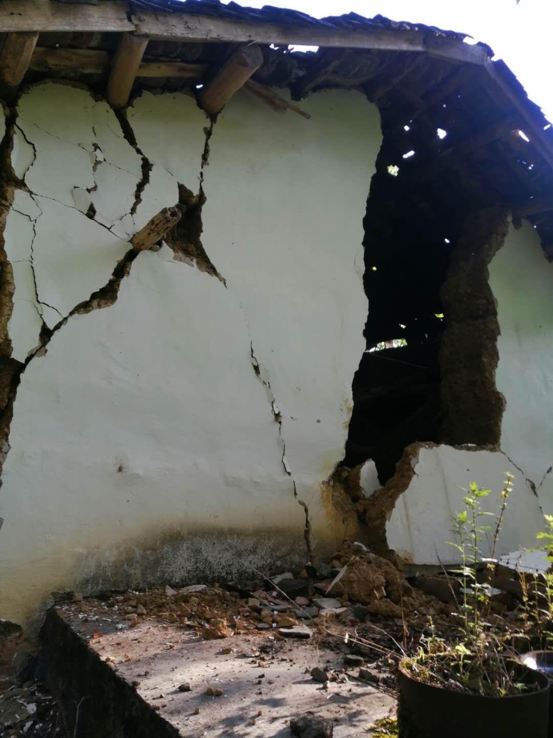 云南巧家地震24小时:夺命落石与深山中的救援