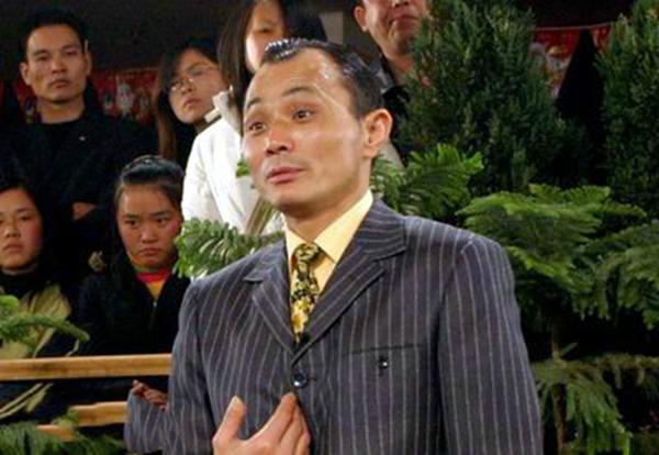 尧建云立马被对方绑起来砍了他的双腿和三根手指头.