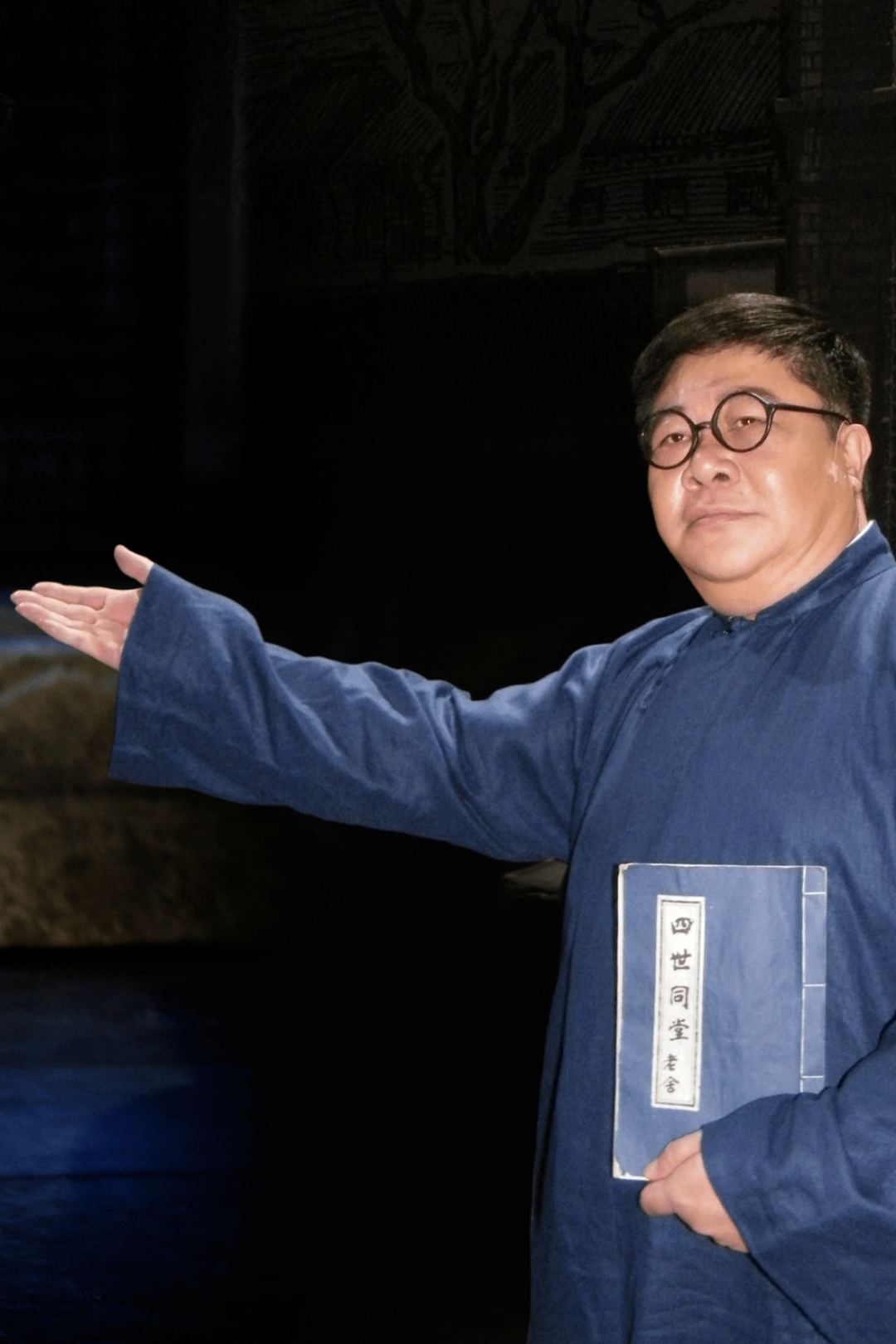 他是《闲人马大姐》的潘大庆,是《小兵张嘎》中的胖翻译,还是《前门楼