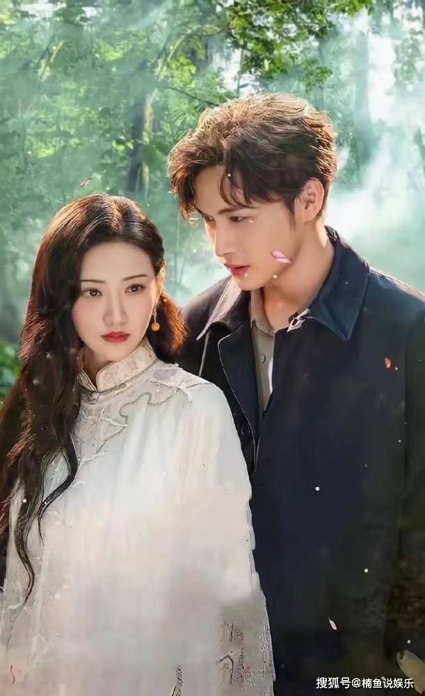 张彬彬氛围感大片来袭白色t恤尽显简约气质秦放太帅了吧