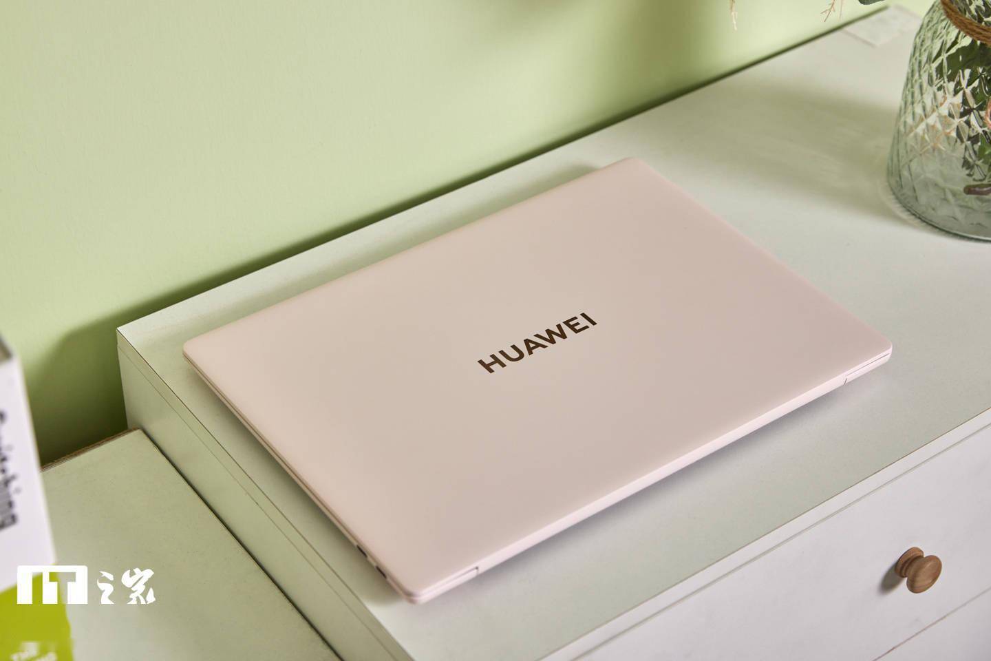央视新闻客户端华为matebookxpro2023图赏精致新配色打造智美轻薄本