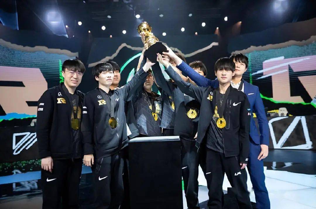 2021,2022年两届msi冠军rng战队和jdg