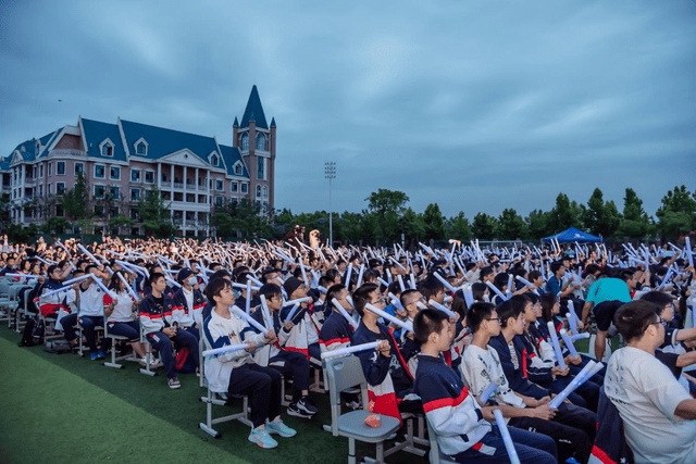  这场校园音乐会，超酷、超炫