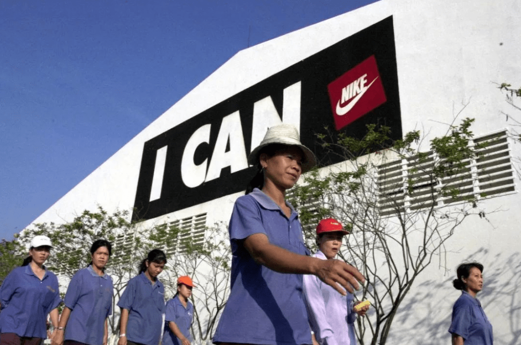 央视新闻客户端耐克把工厂搬去越南苹果把ipad产线迁到印度中国智造却