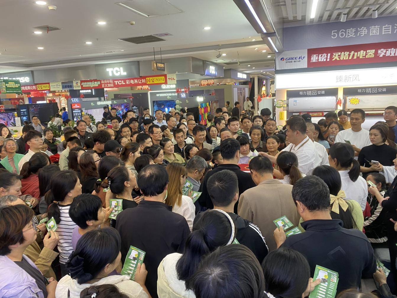 中国首个“全球通办”婚姻登记场所在厦门鼓浪屿启用