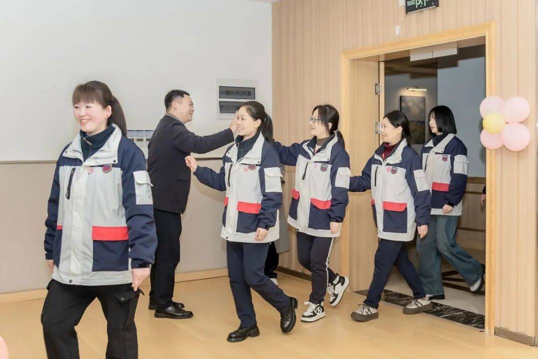 致敬特别的她!走近新川外国语学校保健&宿管部的三八节温情之旅! 致敬特别的她!走近新川外国语学校保健&宿管部的三八节温情之旅!