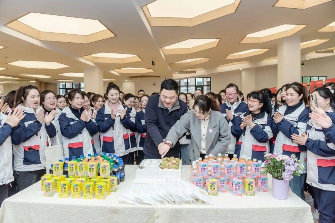 致敬特别的她!走近新川外国语学校保健&宿管部的三八节温情之旅! 致敬特别的她!走近新川外国语学校保健&宿管部的三八节温情之旅!