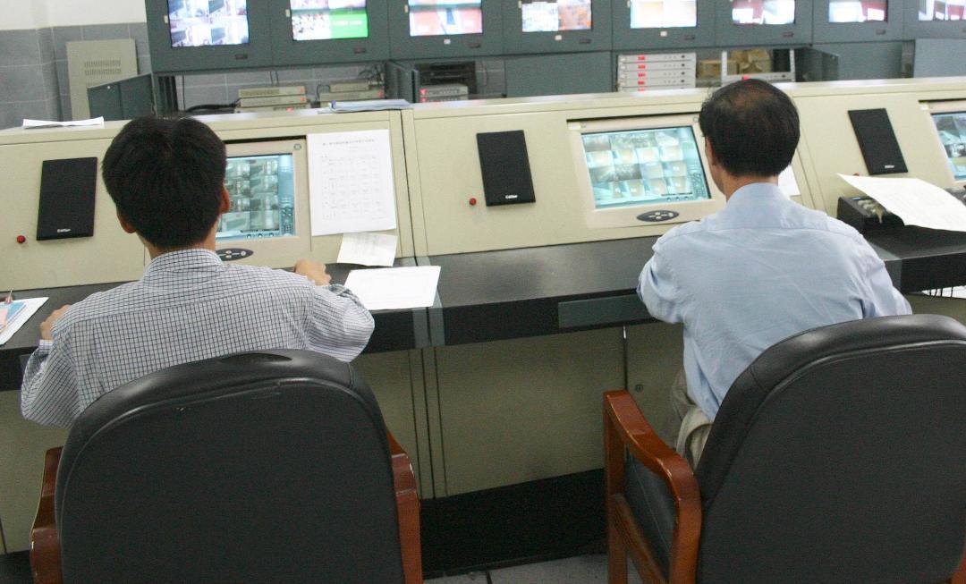 9：长沙一中高考监控中心准备就绪。记者王益群实习生陈康摄.JPG
